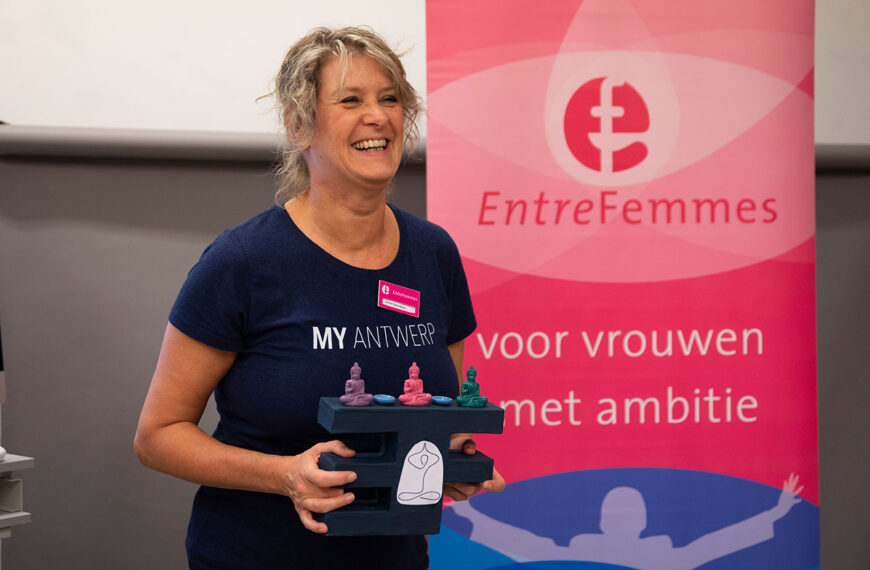 Esther ontvangt EF-award