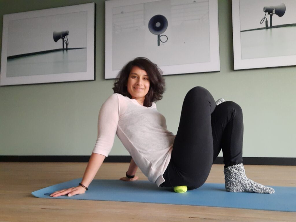 2025-Joyce-yinhouding-met-tennisballen